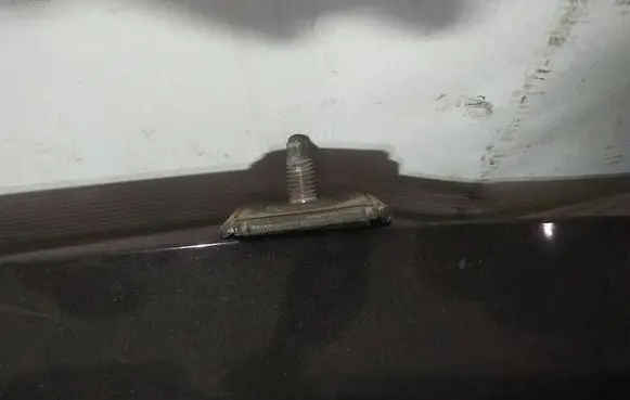 Ford Fiesta Tailgate/trunk/boot hinge