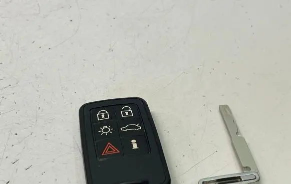 Volvo XC60 Ignition lock 8676875