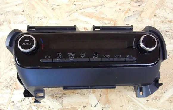 Toyota Yaris XP210 Climate control unit 55900K0280