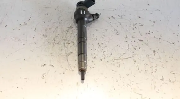 Volkswagen Golf VII Fuel injector 04L130277G 0445110477