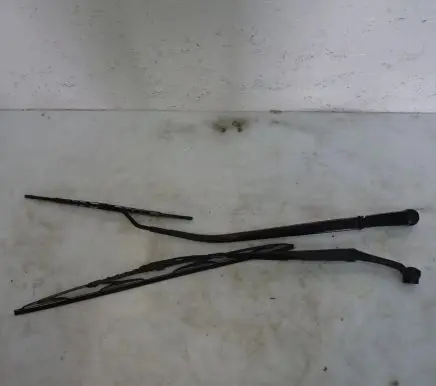 Hyundai i20 (GB IB) Front wiper blade arm