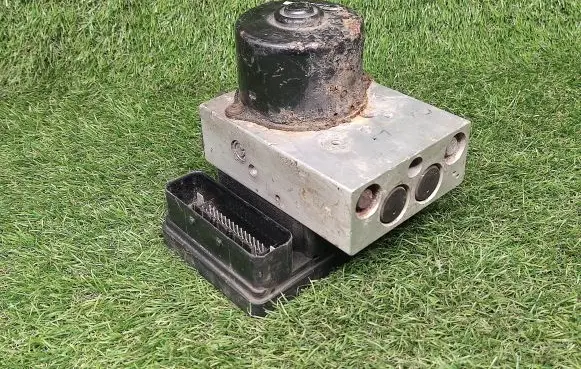Ford Focus ABS Pump 2M512C285AD