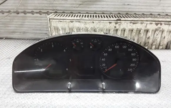 Volkswagen Transporter - Caravelle T5 Speedometer (instrument cluster) 88311346
