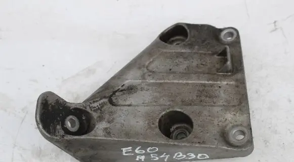 BMW 5 E60 E61 Engine mount bracket 6769279