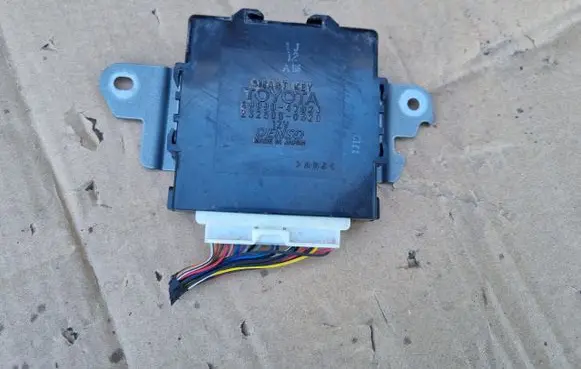 Toyota Prius (XW20) Keyless (KESSY) go control unit/module 8999047023 2325000320