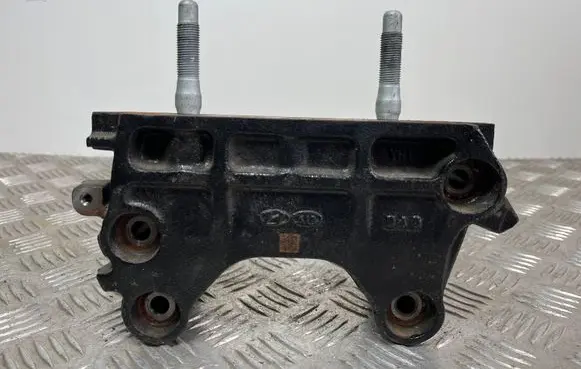 Hyundai Kona I Engine mounting bracket
