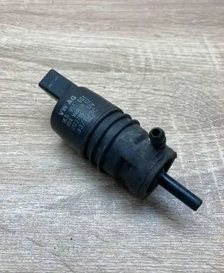 Volkswagen PASSAT CC Windscreen/windshield washer pump 1K5955651 3122785