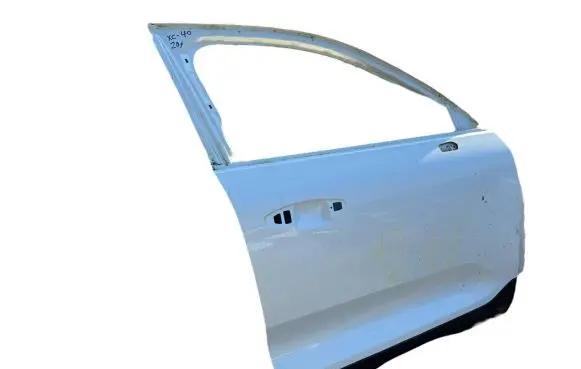 Volvo XC40 Front door