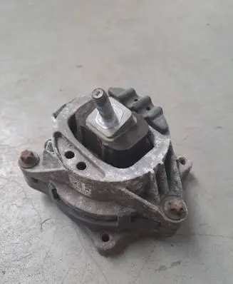 BMW 4 F32 F33 Engine mount bracket 6859414 160718 R0U030358