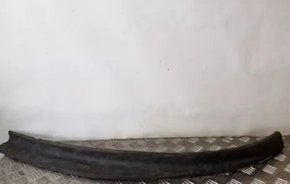 Front bumper lip