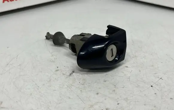 BMW 1 E81 E87 Front door lock (next to the handle) 7161429 51217161429 7200933