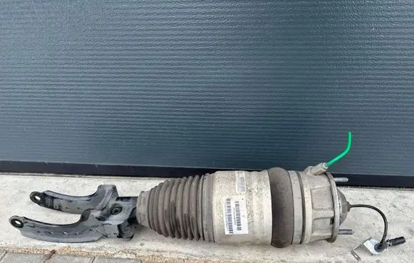 Porsche Cayenne (92A) Air suspension front shock absorber 7P5616404Q