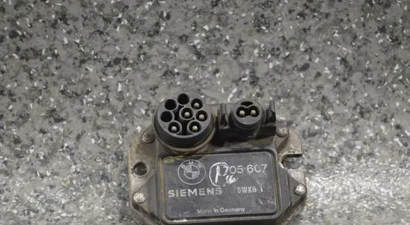 BMW 3 E36 Ignition amplifier control unit 1705607