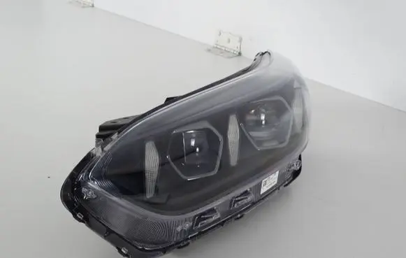 KIA Ceed Headlight/headlamp 92101-J7500