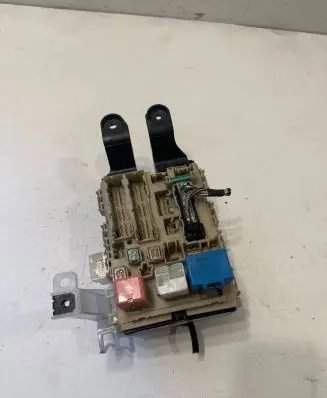Toyota Corolla E140 E150 Fuse module 8273002V50 211011B28