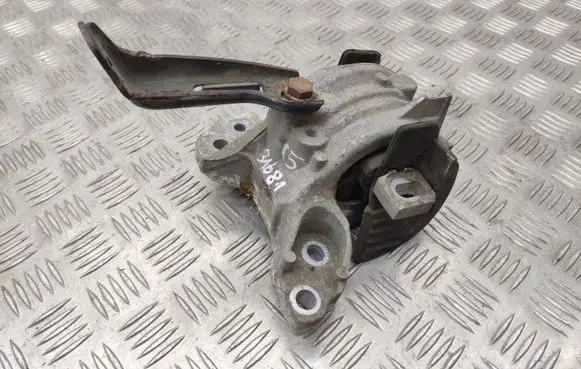 Citroen C5 Engine mount bracket