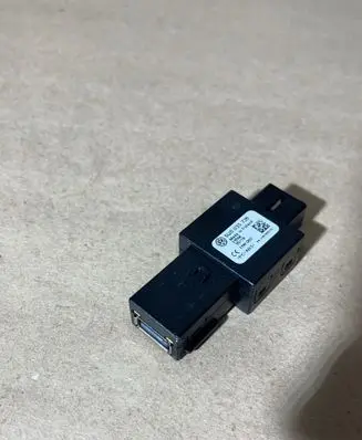 Volkswagen Tiguan USB socket connector 5U0035726