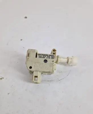 Volkswagen PASSAT B6 Central locking motor 3c0810773
