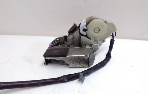 Honda CR-V Front door lock