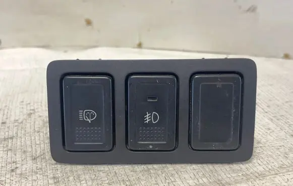 Suzuki Grand Vitara II Light switch 7363165J0