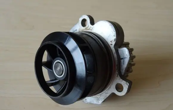 Volkswagen PASSAT B6 Water pump S1192321520S 2321520S