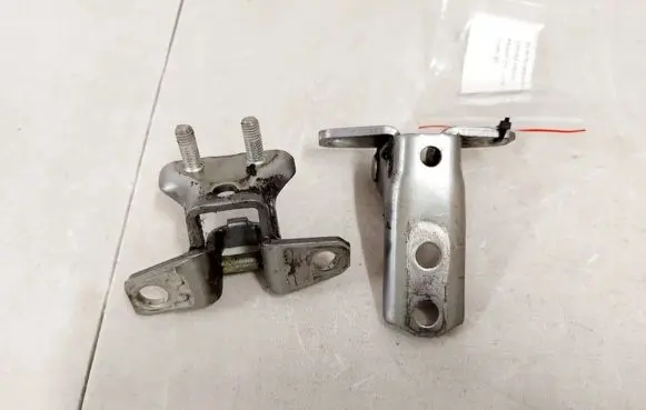 Mitsubishi ASX Front door hinge set 