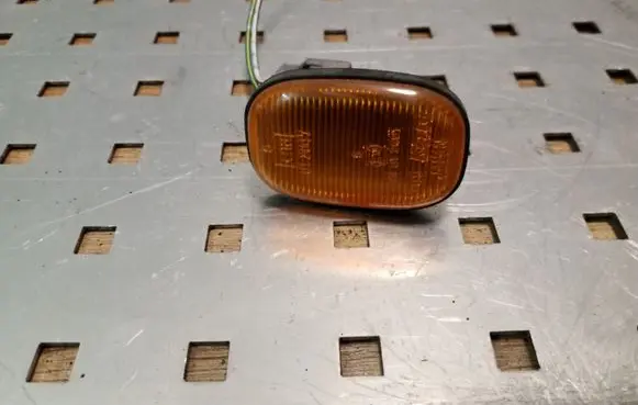 Toyota RAV 4 (XA20) Front fender indicator light