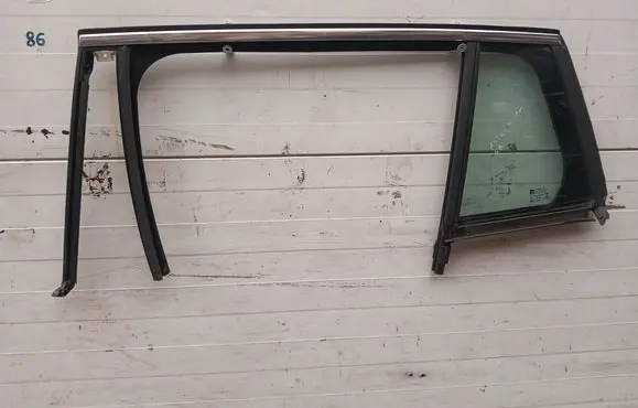 Opel Astra K Rear vent window glass 565498024 565740102