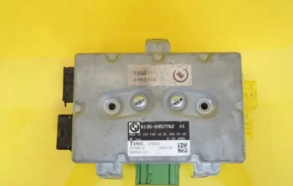 BMW 5 E60 E61 Door control unit/module 6957762 6135-6957762