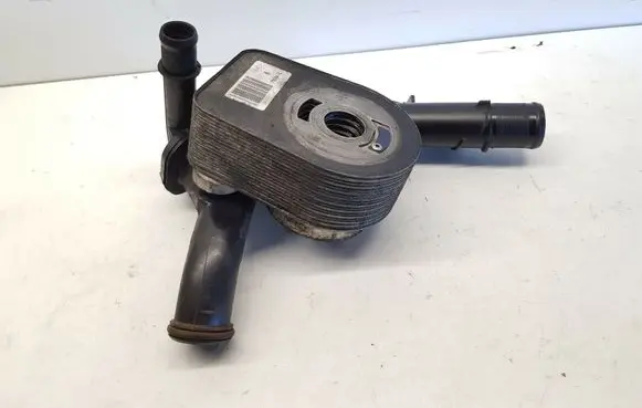 Renault Megane III Engine oil radiator 8200552604 nr8424