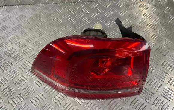 Volkswagen Touareg II Rear/tail lights 7P6945095D 89090226