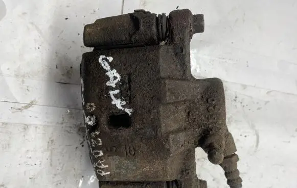 Mitsubishi Pajero Rear brake caliper