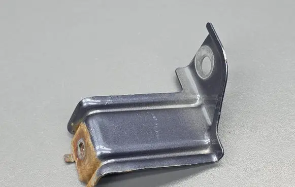 Honda CR-V Fender mounting bracket 