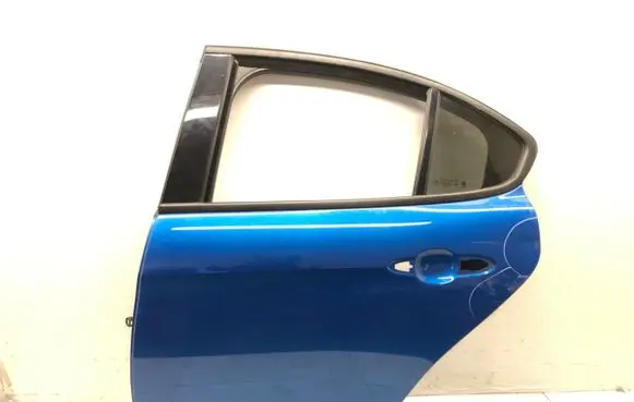 Alfa Romeo Giulia Rear door