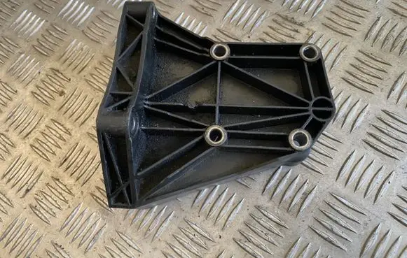 BMW 5 E60 E61 A/C compressor mount bracket 7792202 14011810