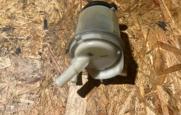 Nissan Navara D23 Power steering fluid tank/reservoir 49180EB700