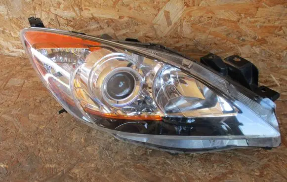 Mazda 3 II Headlight/headlamp BDG751030