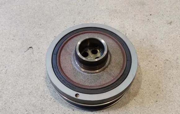 BMW 4 F36 Gran coupe Crankshaft pulley 7619245
