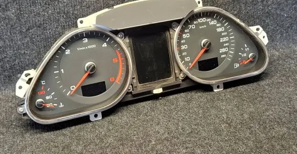 Audi A6 S6 C6 4F Speedometer (instrument cluster) 4F0920933L