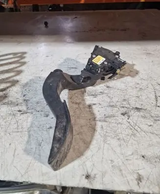 Audi A4 S4 B7 8E 8H Accelerator throttle pedal 8E1723523G