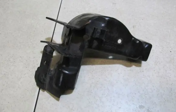 Ford Fiesta Fuel tank mounting bracket 