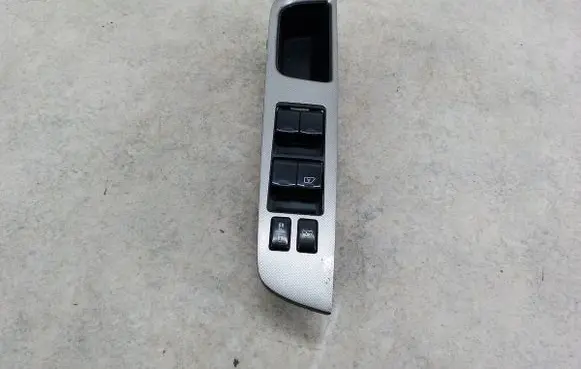 Nissan Tiida C11 Quarter vent window switch 80961EL11A
