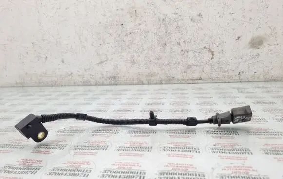 Volkswagen PASSAT B6 Crankshaft position sensor 9805940