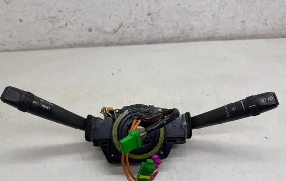 Volvo XC70 Wiper turn signal indicator stalk/switch 8685371