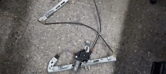 Peugeot 206+ Front window lifting mechanism without motor
