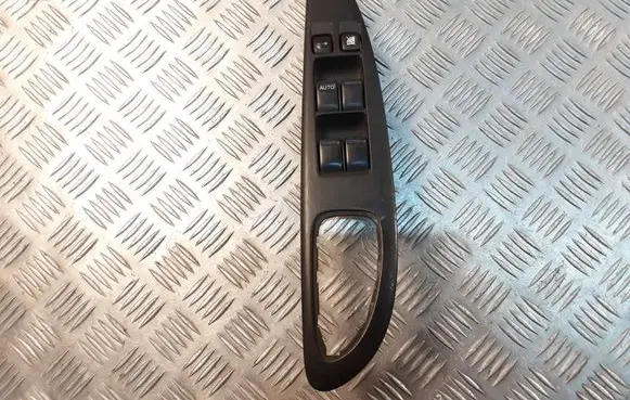 Nissan Primera Electric window control switch 25401AV640