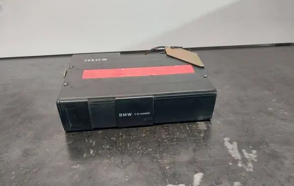 BMW 5 E39 CD/DVD changer 8361584 65128361584 8364931