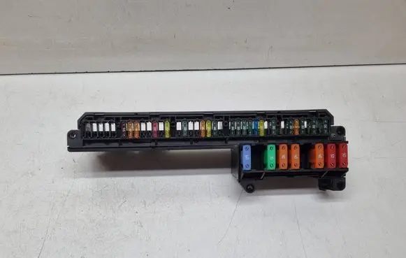 BMW 5 E60 E61 Fuse module 6957330 61146957330