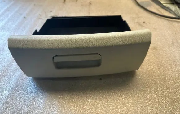 Volkswagen Tiguan Glove box 5N0882601