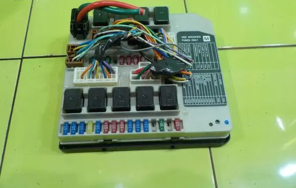 Nissan X-Trail T31 Fuse box set BEZPIECZNIKOW WP209